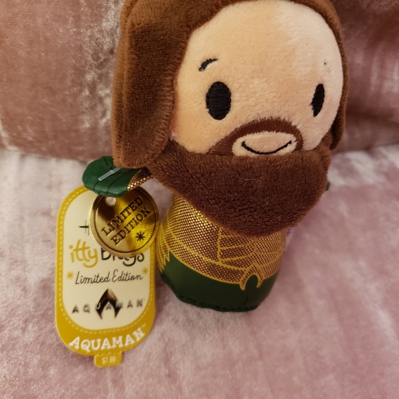 NWT Hallmark Itty Bittys DC Comics Aquaman Limited Edition - Picture 4 of 6